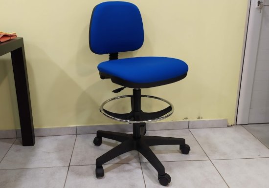 Καρέκλα σχεδιαστηρίου μπλε χωρίς μπράτσα