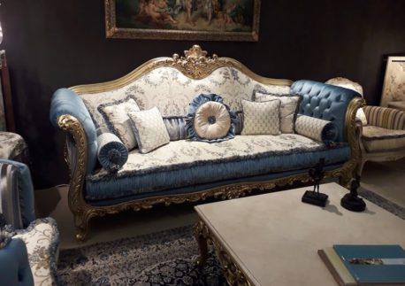 Τριθέσιος Baroque καναπές από την έκθεση του Μιλάνου