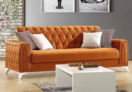 Πορτοκαλί καπιτονέ καναπές με λευκά πόδια