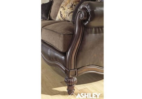 Τριθέσιος και διθέσιος καναπές Ashley με σκαλιστό σκελετό G-131257