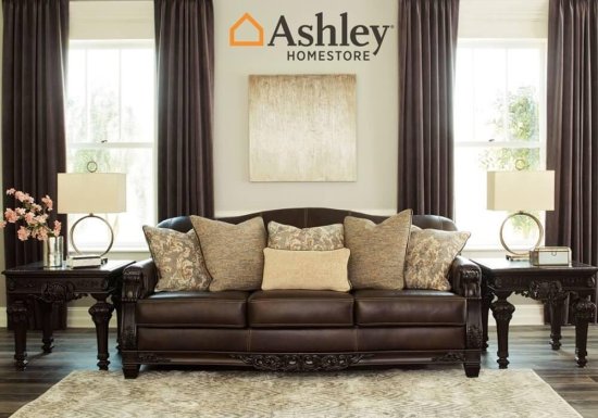 Κλασικός τριθέσιο σκαλιστός καναπές από την Ashley δερμάτινος