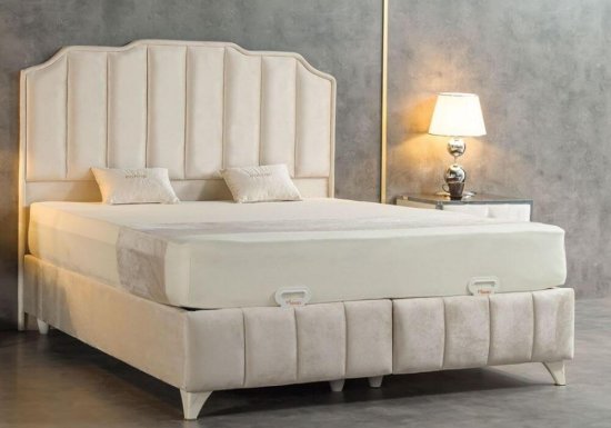 Κρεβάτι με ψηλό ριγέ κεφαλάρι λευκό ύφασμα