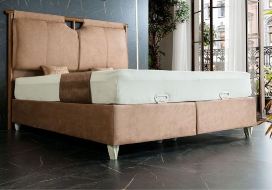 Ξύλινο με μπεζ ύφασμα κρεβάτι με μαξιλάρα και αποθηκευτικό χώρο