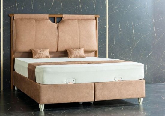 Ξύλινο με μπεζ ύφασμα κρεβάτι με μαξιλάρα και αποθηκευτικό