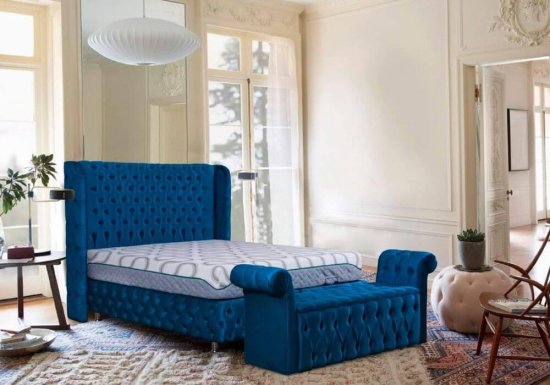 Μπλε καπιτονέ κρεβάτι με στρώμα και ταμπουρέ