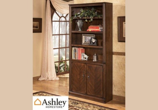 Βιβλιοθήκη με ντουλάπι και έξι ρυθμιζόμενα ράφια Ashley