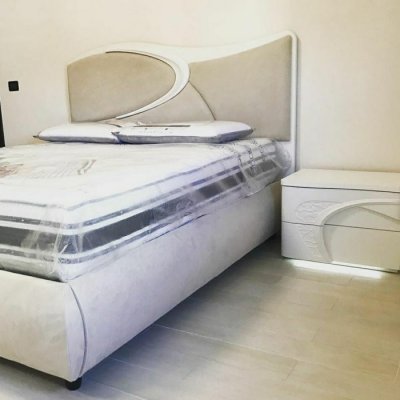 Μοντέρνο υφασμάτινο κρεβάτι με αποθηκευτικό χώρο