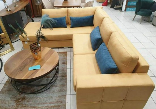 Μουσταρδί γωνιακός καναπές με τσιμπήματα