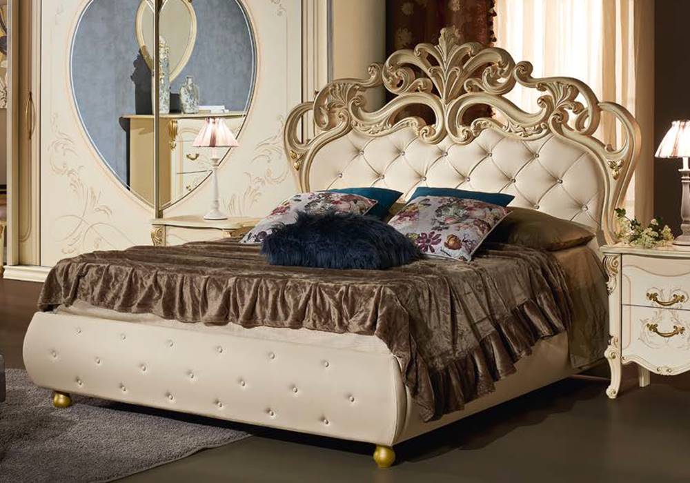 Βασιλικό κρεβάτι με εντυπωσιακό κεφαλάρι