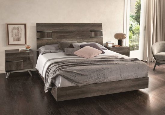Μοντέρνο κρεβάτι καφέ λουστραρισμένο με ξύλινο κεφαλάρι