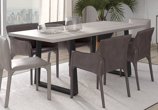 Μοντέρνο τραπέζι με μεταλλικά πόδια