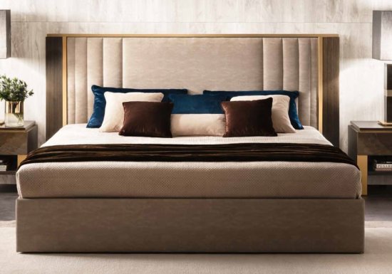 Υφασμάτινο Ιταλικό κρεβάτι με χρυσά και καρυδί στοιχεία