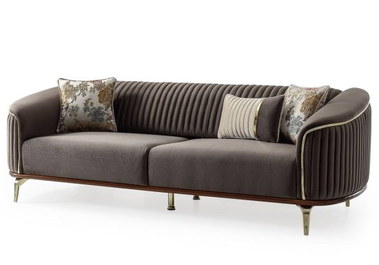 Vintage καναπές με καμπυλωτό σχεδιασμό και χρυσά πόδια