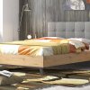 Ξύλινο κρεβάτι με υφασμάτινο κεφαλάρι