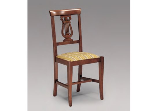 Καρέκλα με υφασμάτινο κάθισμα και περίτεχνη πλάτη
