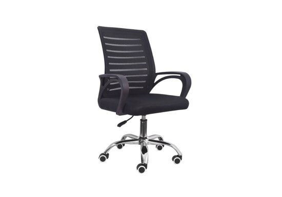 Μαύρη καρέκλα γραφείου με ανάκλιση και ιδιαίτερο σχεδιασμό στην πλάτη