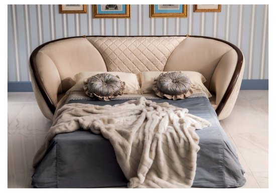 Καναπές διθέσιος σε χρώμα μπεζ ο οποίος γίνεται κρεβάτι.
