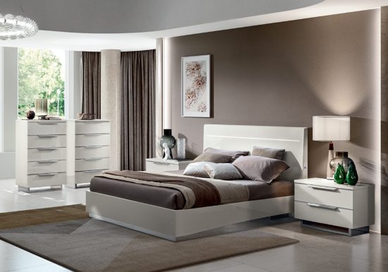 Λευκό Ιταλικό κρεβάτι με φινίρισμα αλουμινίου και φωτισμό