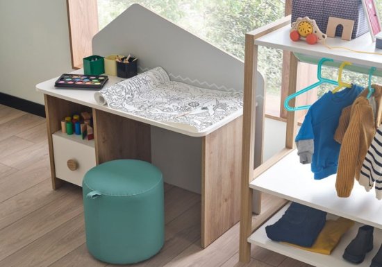Γραφείο για παιδικό δωμάτιο σε λευκή απόχρωση και ξύλινη βάση