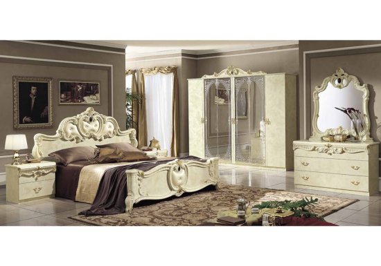 Εξάφυλλη ιβουάρ ντουλάπα με ολόσωμο καθρέφτη, χρυσές λεπτομέρειες και κορώνα.