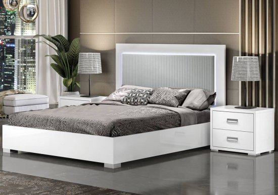 Ιταλικό κρεβάτι σε υπέροχη λευκή απόχρωση