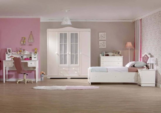 Παιδικό λευκό κρεβάτι με ροζ κεφαλάρι