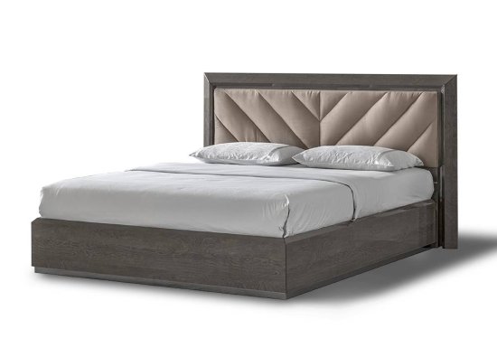 Μοντέρνο Ιταλικό κρεβάτι με υφασμάτινο γεωμετρικό κεφαλάρι
