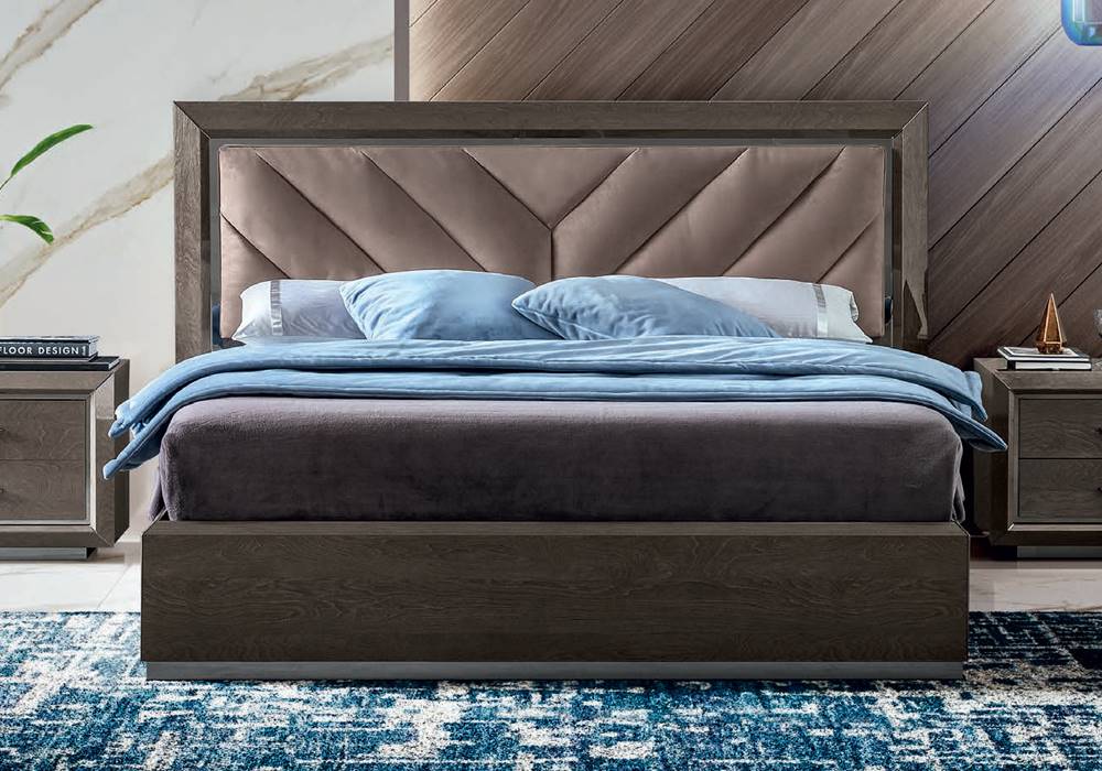Μοντέρνο Ιταλικό κρεβάτι με υφασμάτινο γεωμετρικό κεφαλάρι
