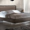 ιταλικό κρεβάτι με ρόμβους και φωτισμό