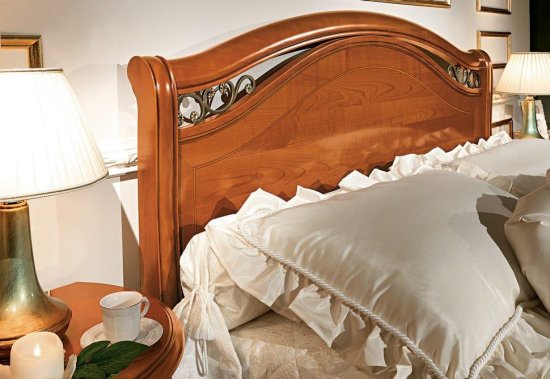 Ξύλινο Κρεβάτι με Διακοσμητικό Στοιχείο Από Μαόνι CG-050476