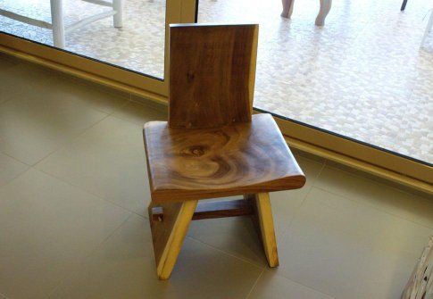Καρέκλα μοναστηριακού τύπου απο κορμό δένδρου σε χρώμα φυσικό J-146500