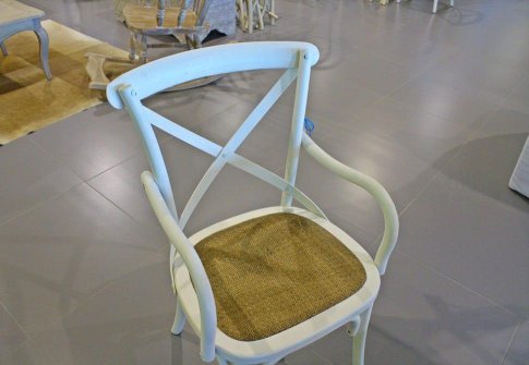 Καρέκλα παραδοσιακή με σχέδιο χ στην πλάτη 135025